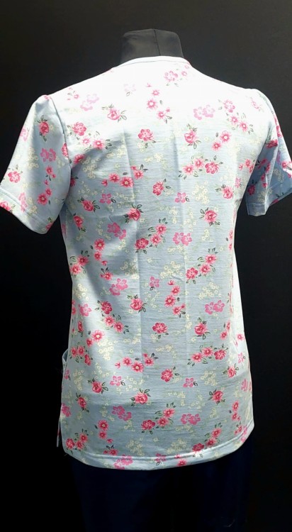 Kwiatki na błękicie bluza medyczna