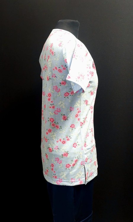 Kwiatki na błękicie bluza medyczna