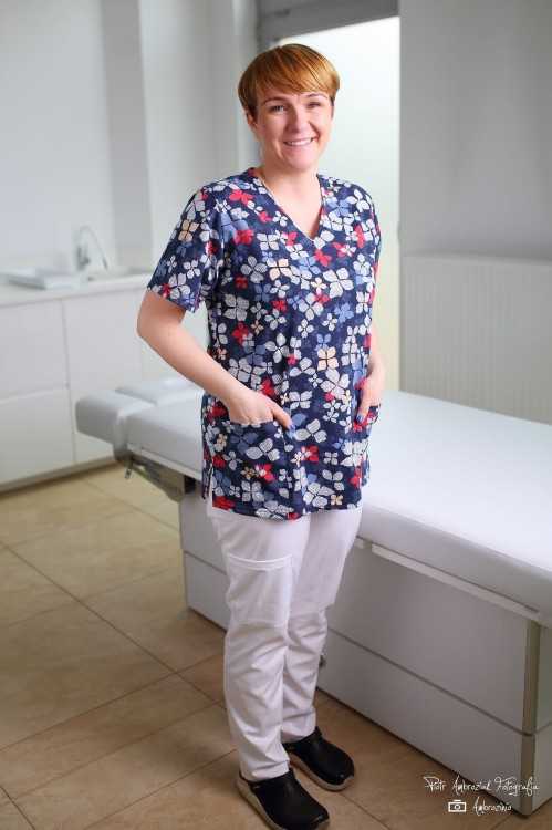 CZERWONE PŁATKI bluza medyczna
