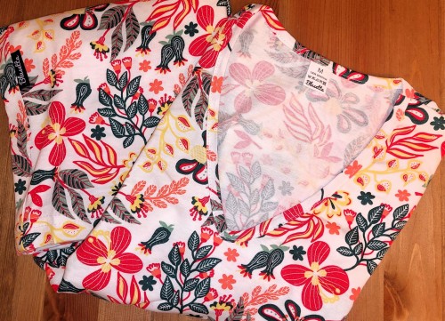 POLNE KWIATY NA BIAŁYM bluza medyczna