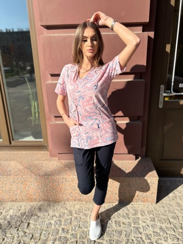 RÓŻOWE ESY FLORESY bluza medyczna